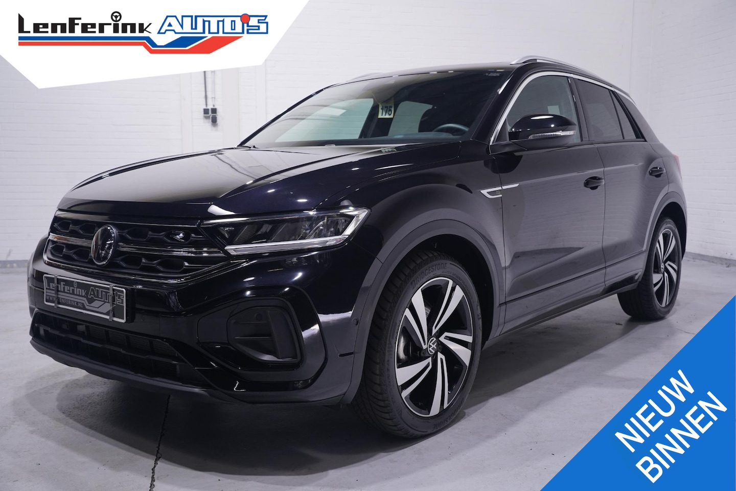 Volkswagen T-Roc - 1.5 TSI R-Line Apple Carplay Panodak Achteruitrijcamera Digital Display - AutoWereld.nl