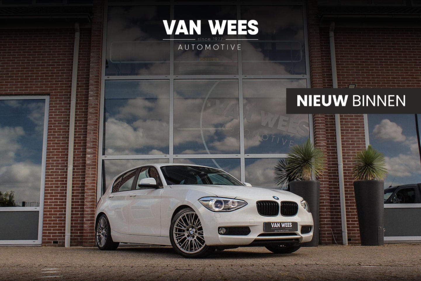 BMW 1-serie - 125i Upgrade Edition | Cruise control | Sportstuur | Stoelverwarming | 218 pk | Sportstoel - AutoWereld.nl