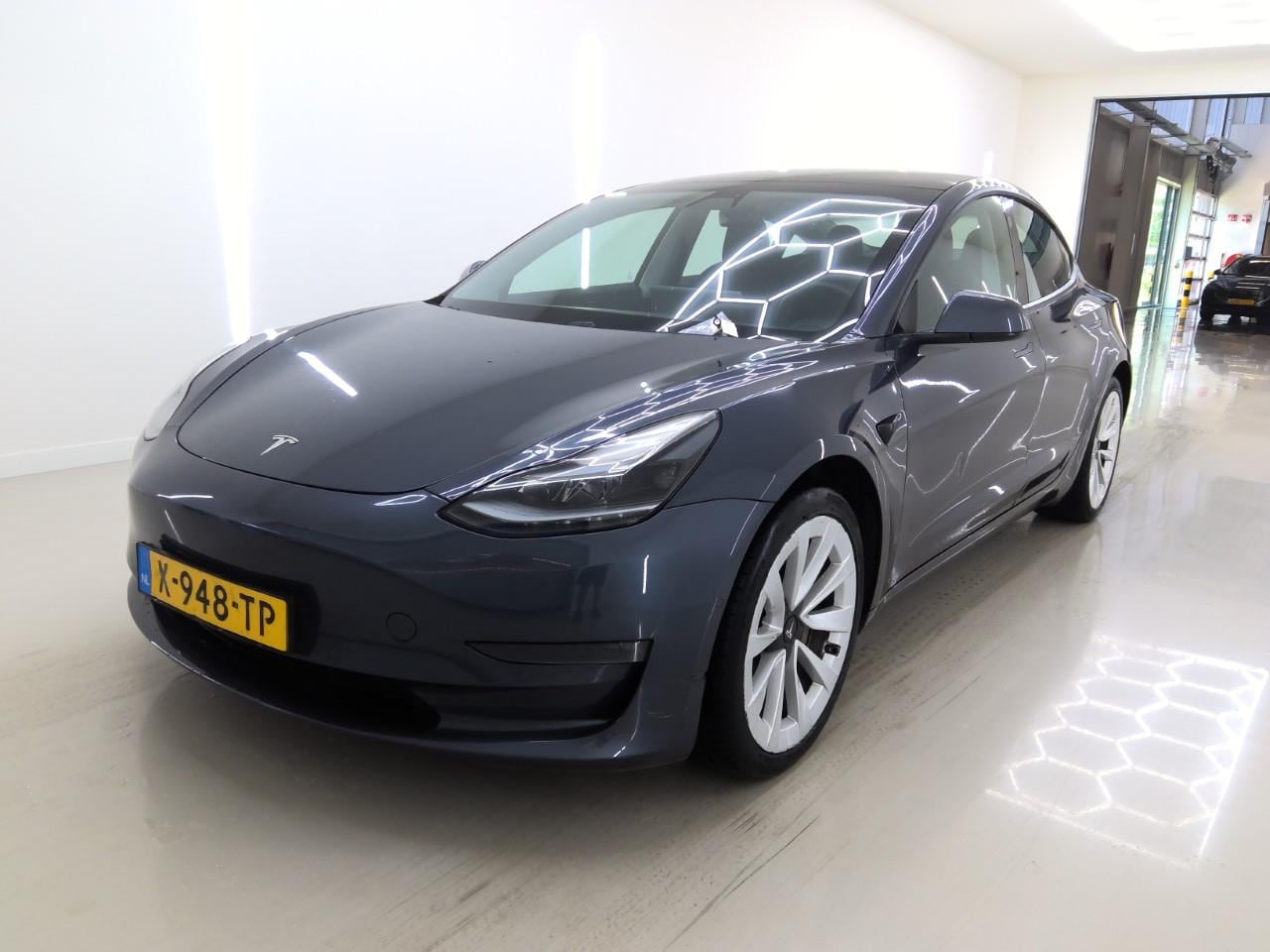 Tesla Model 3 - Long-Range AWD 351pk 75 kWh 91,8% SoH FACELIFT [ TREKHAAK+WARMTEPOMP+AUTOPILOT+PREMIUM AUD - AutoWereld.nl