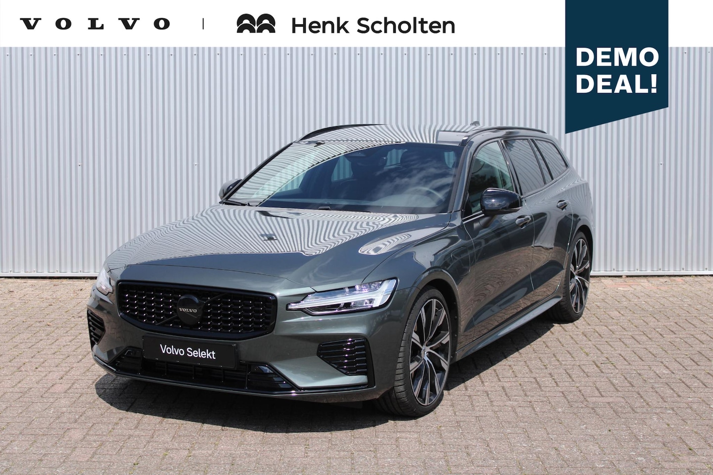Volvo V60 - T8 Automaat Plug-in hybrid AWD Plus Dark |Performance Edition| Black Edition logos | Exter - AutoWereld.nl