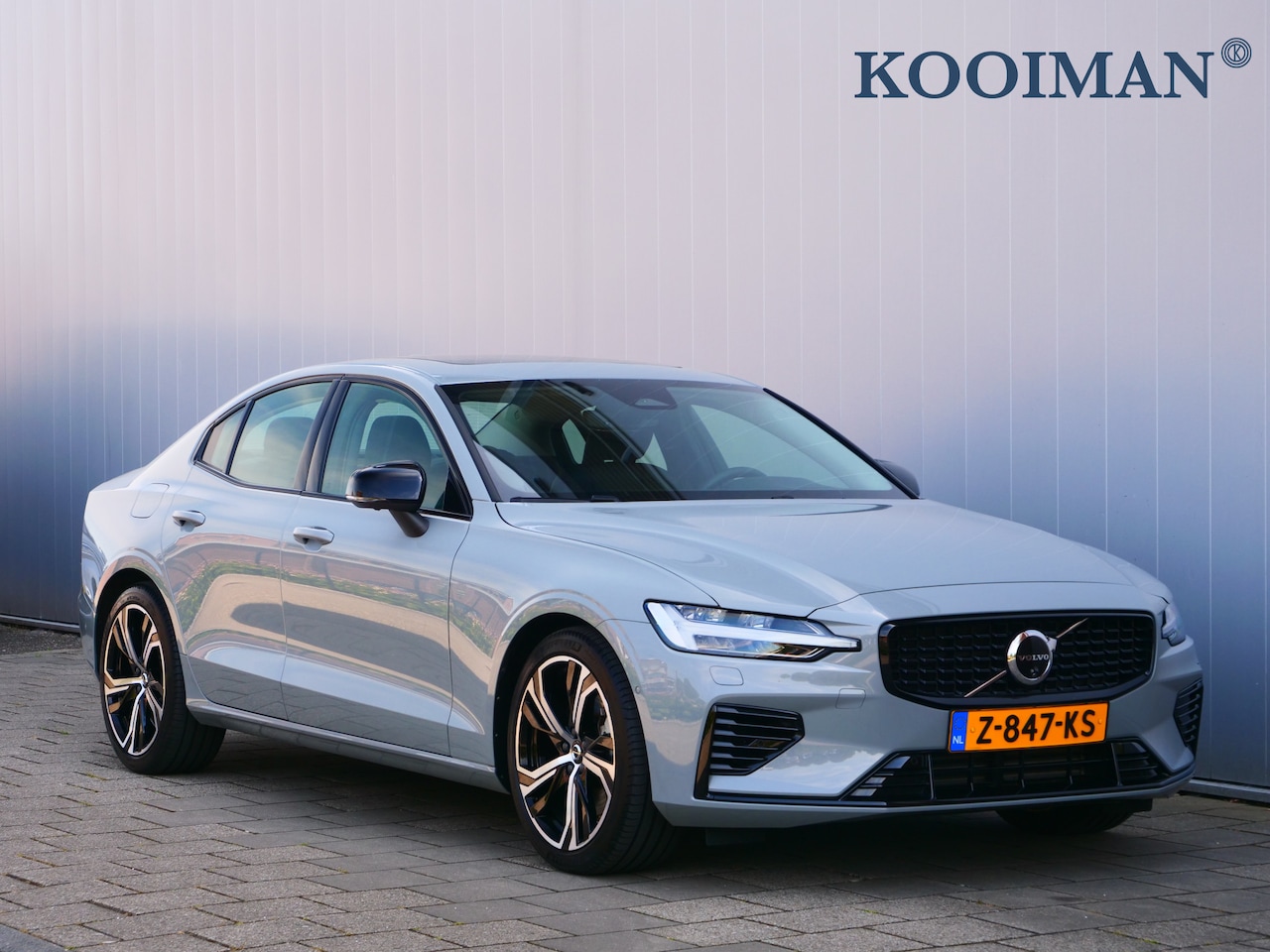 Volvo S60 - 2.0 Recharge T6 350Pk AWD Ultimate Dark Trekhaak / 360 Camera / Harman-kardon / Apple Carp - AutoWereld.nl