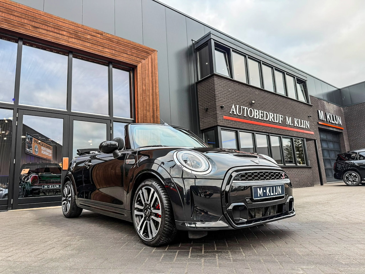 MINI Cabrio - 2.0 Cooper S MINI Yours F1 aut 178pk/Ned auto/Lounge leer/Camera/Hk/Head up - AutoWereld.nl