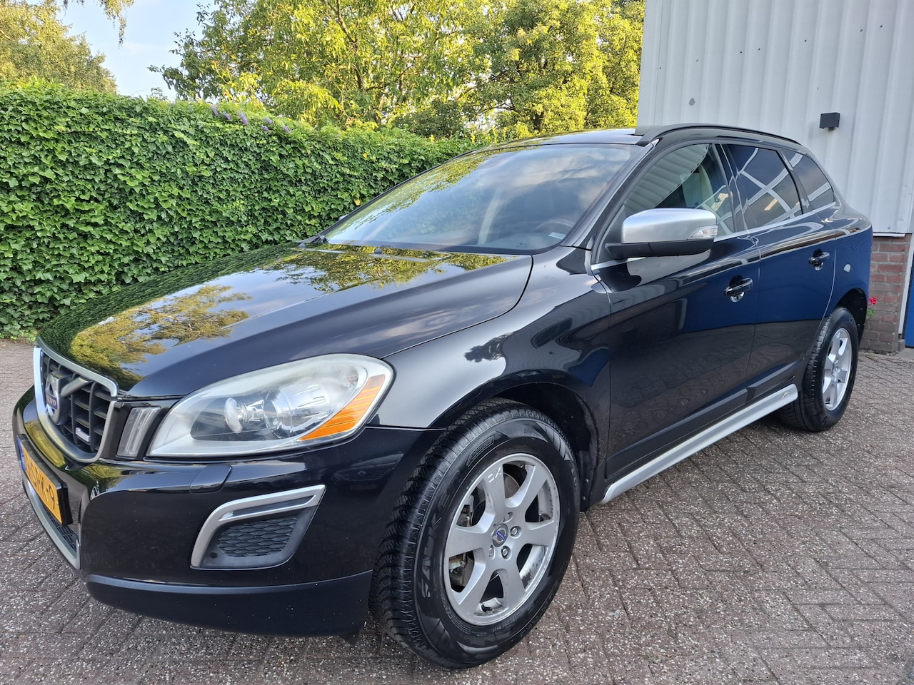Volvo XC60 - 2.0 T5 R-Design LEER/XENON/CRUISE/NAVI 241PK - AutoWereld.nl