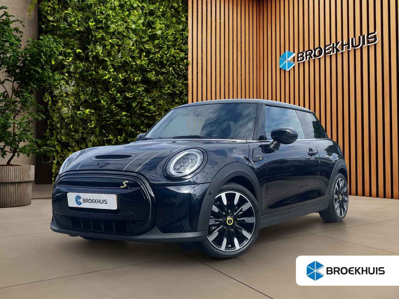 MINI Electric - Camden Plus Edition 33 kWh | Lage km. stand! | Pano | Head-Up | Harman&Kardon | Adapt. Cru - AutoWereld.nl