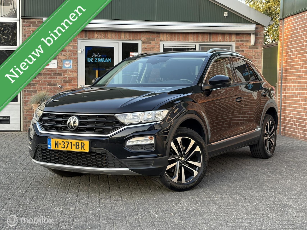 Volkswagen T-Roc - 1.5 TSI Busines Edition|Afneembare Trekhaak|Camera|Carplay|Stoelverwarming|Parkeersensoren - AutoWereld.nl