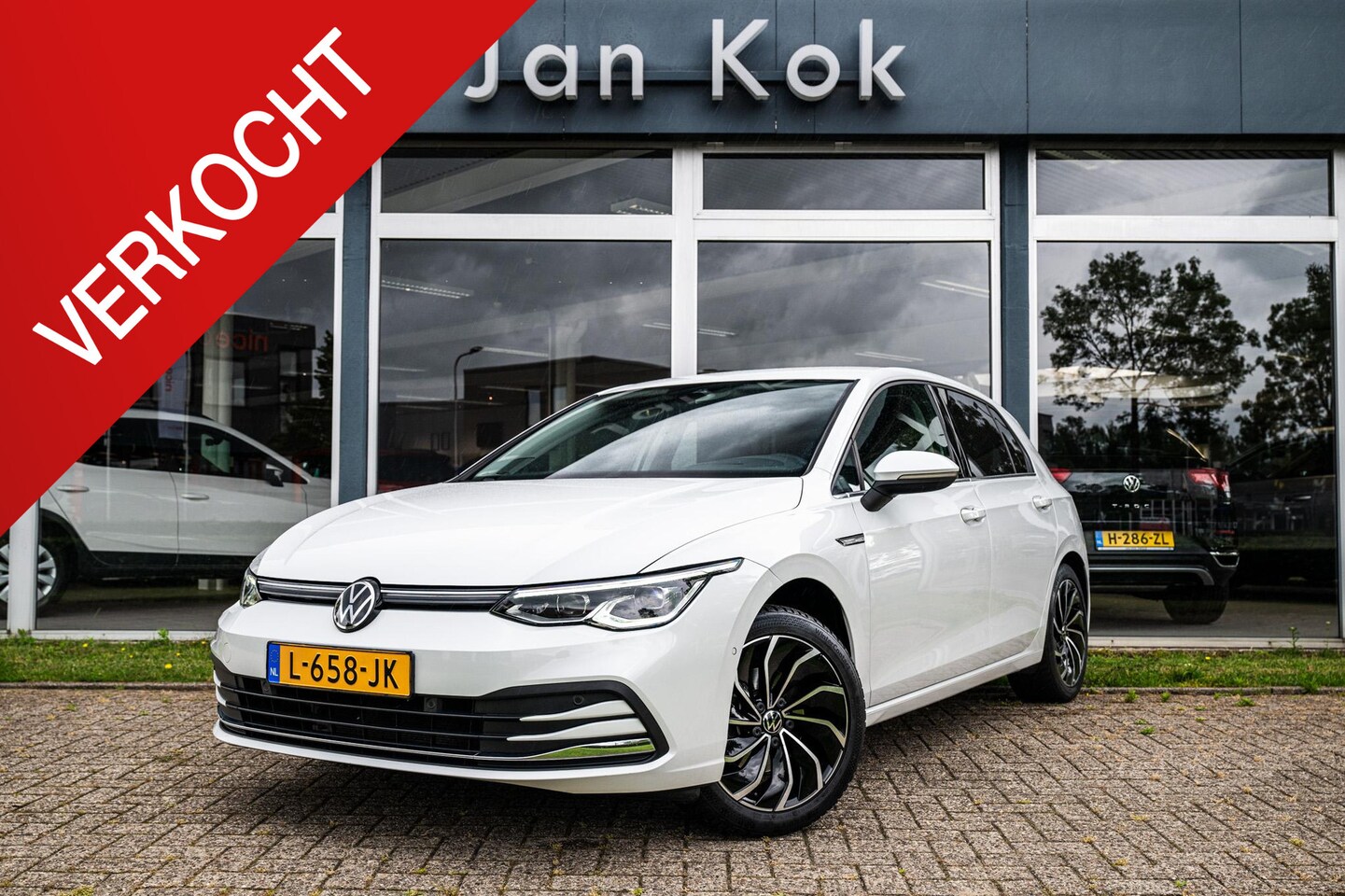 Volkswagen Golf - 1.5 TSi 130 pk Style | Head-Up Display | IQ-Light | Massage - AutoWereld.nl