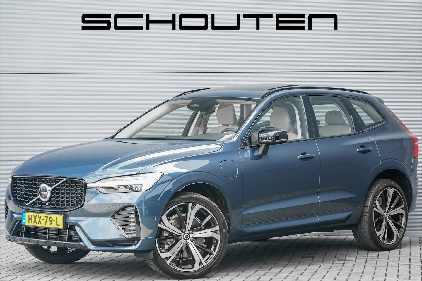 Volvo XC60 - 2.0 T8 Plug-in hybrid AWD Plus Bright Luchtvering Pano Elek Trekhaak 360° - AutoWereld.nl