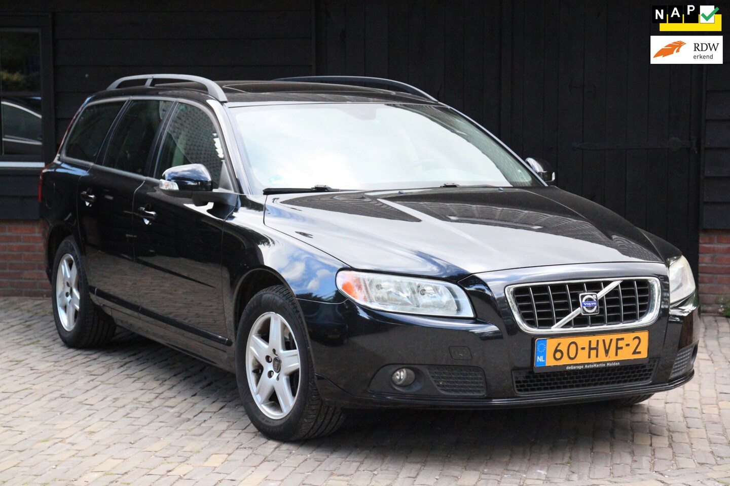Volvo V70 - 2.5T Momentum Elek-Dak/Navigatie/Leer/Parkeersensor/Stoelverwarming - AutoWereld.nl
