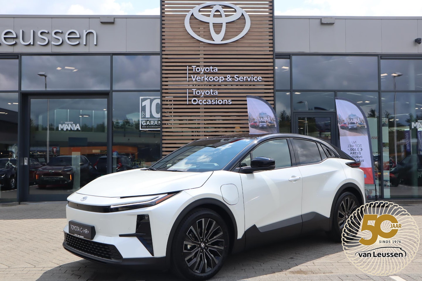 Toyota C-HR - EXECUTIVE AWD 77KWH NIEUW&DIRECT LEVERBAAR! PANODAK BLIND-SPOT P-SENSOREN 360°CAMERA STOEL - AutoWereld.nl