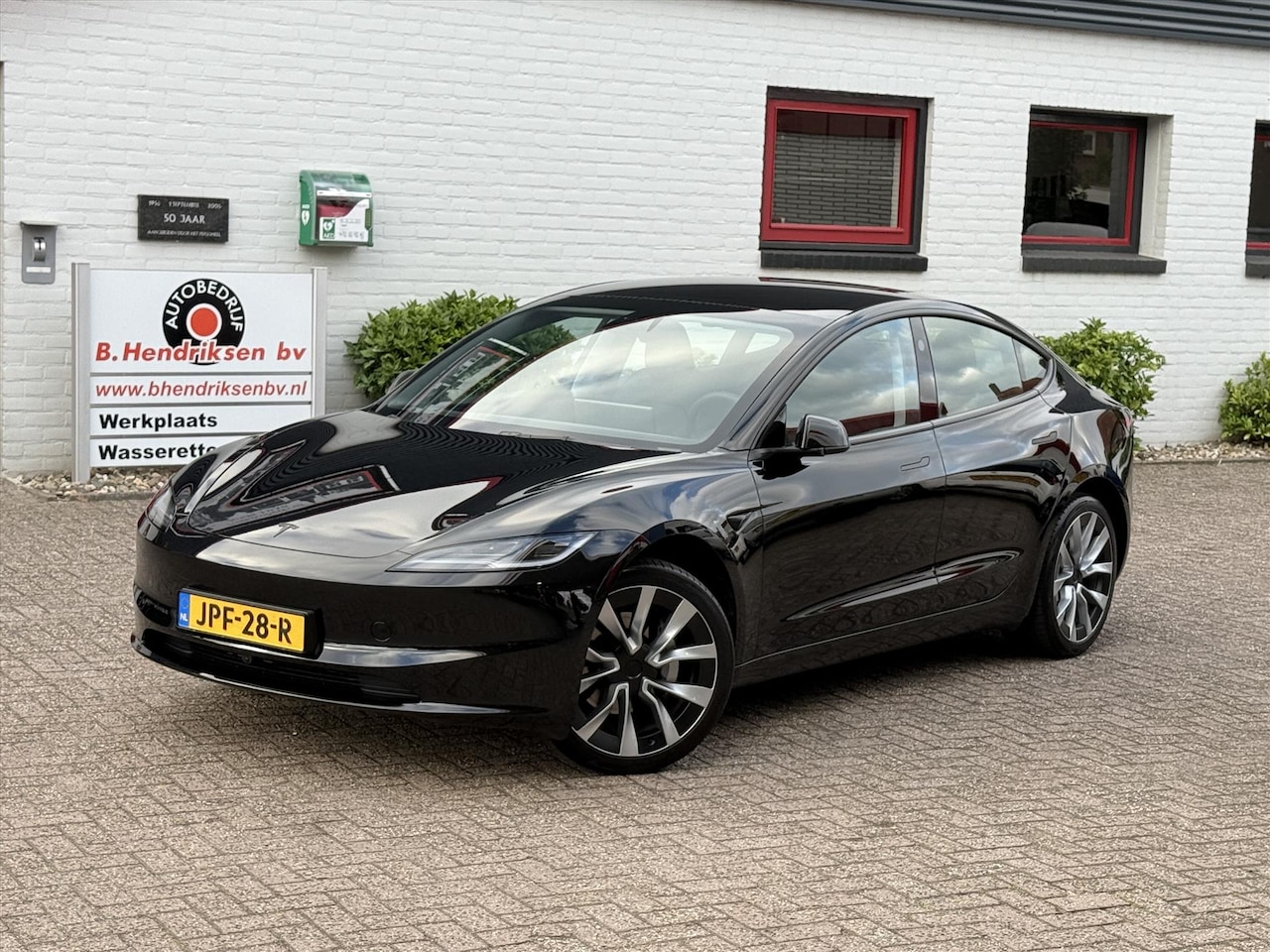Tesla Model 3 - Longe Range RWD 78 KWH/ Glascoating/ Afneembare trekhaak/ 19 Inch velgen/ December 2025/ 1 - AutoWereld.nl