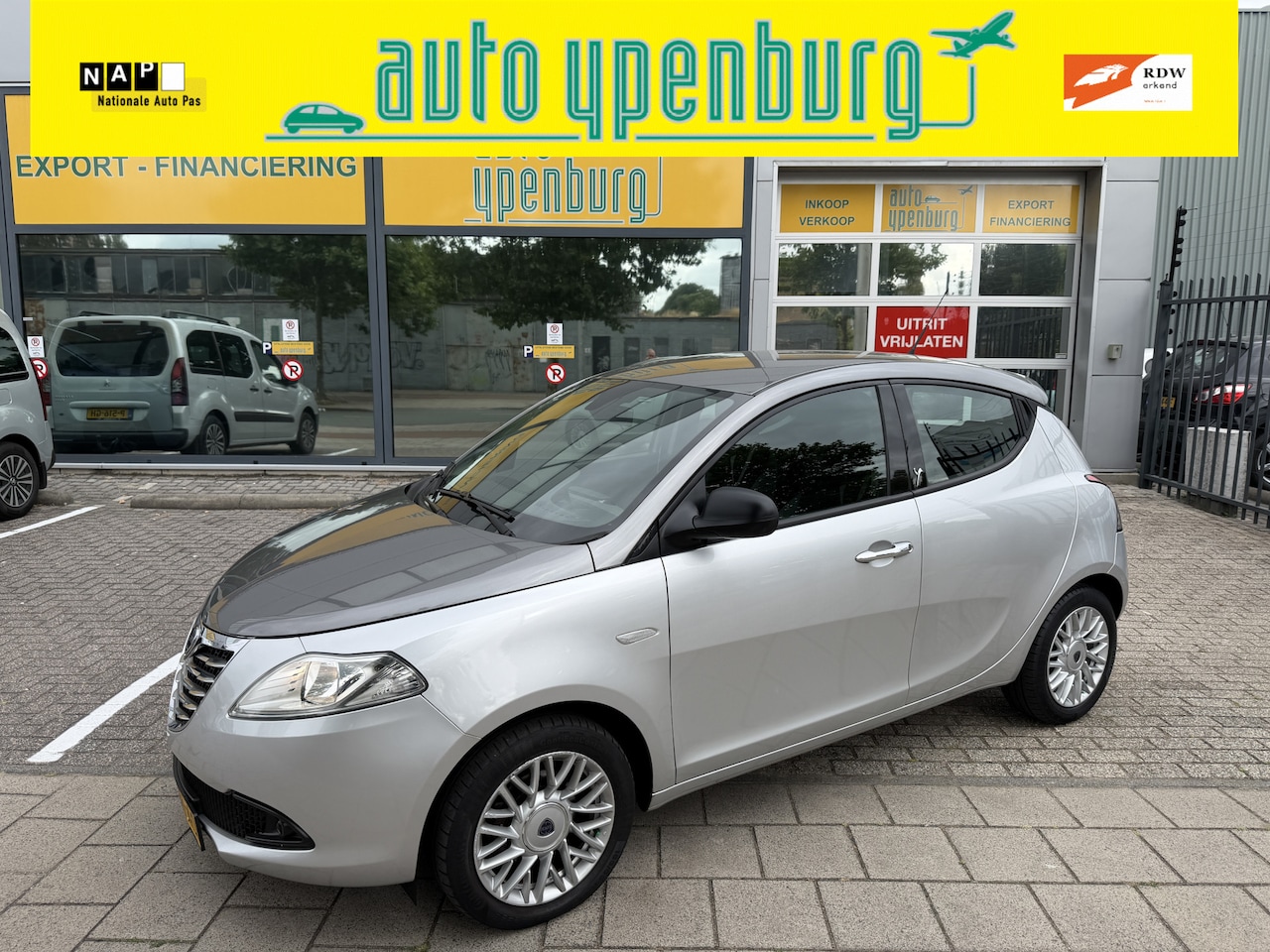 Lancia Y(psilon) - Ypsilon 0.9 TwinAir Silver Plus * 50.854 Km * Two Tone Color * Airco * Sportvelgen * - AutoWereld.nl