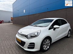 Kia Rio - 1.2 CVVT ExecutiveLine | Navigatie | 16” LM Velgen | Trekhaak | Cruise | Climate | Parkeer