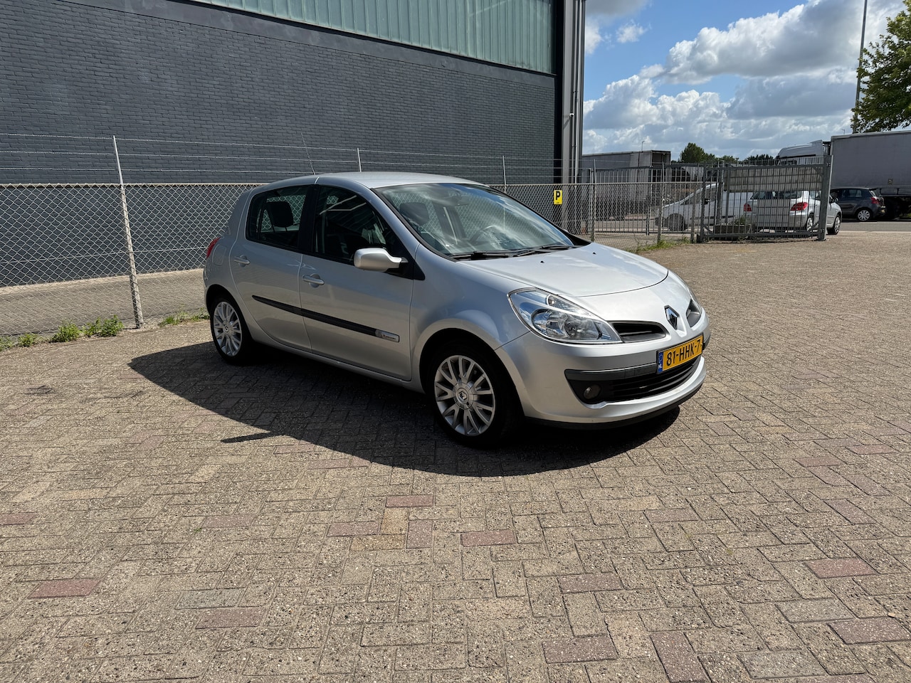 Renault Clio - 1.2 TCE Special Rip Curl Turbo - AutoWereld.nl