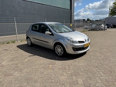 Renault Clio - 1.2 TCE Special Rip Curl Turbo