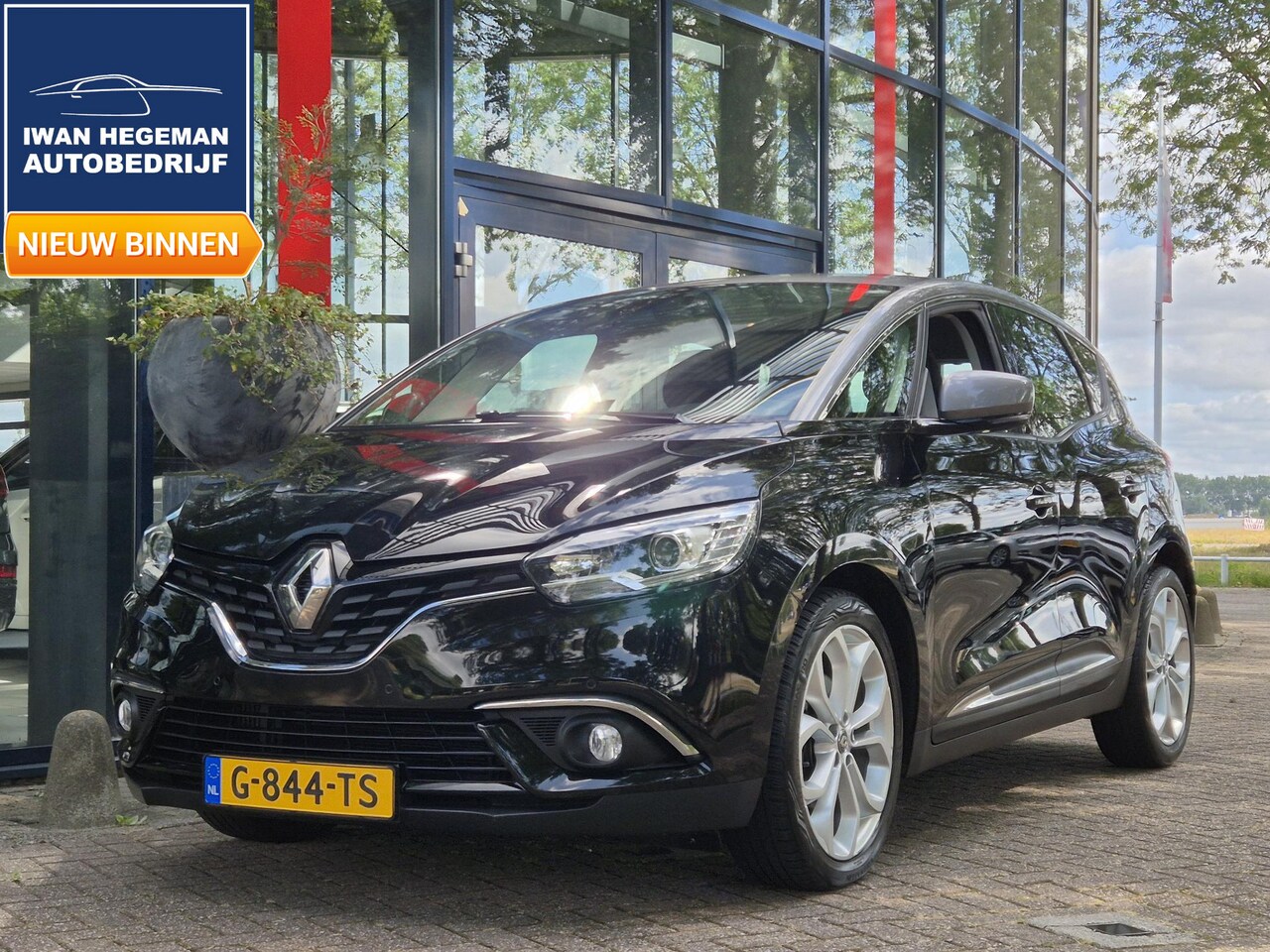 Renault Scénic - 1.3 TCe Limited | Navigatie | Trekhaak | Climate Control | Cruise Control | Licht metalen - AutoWereld.nl