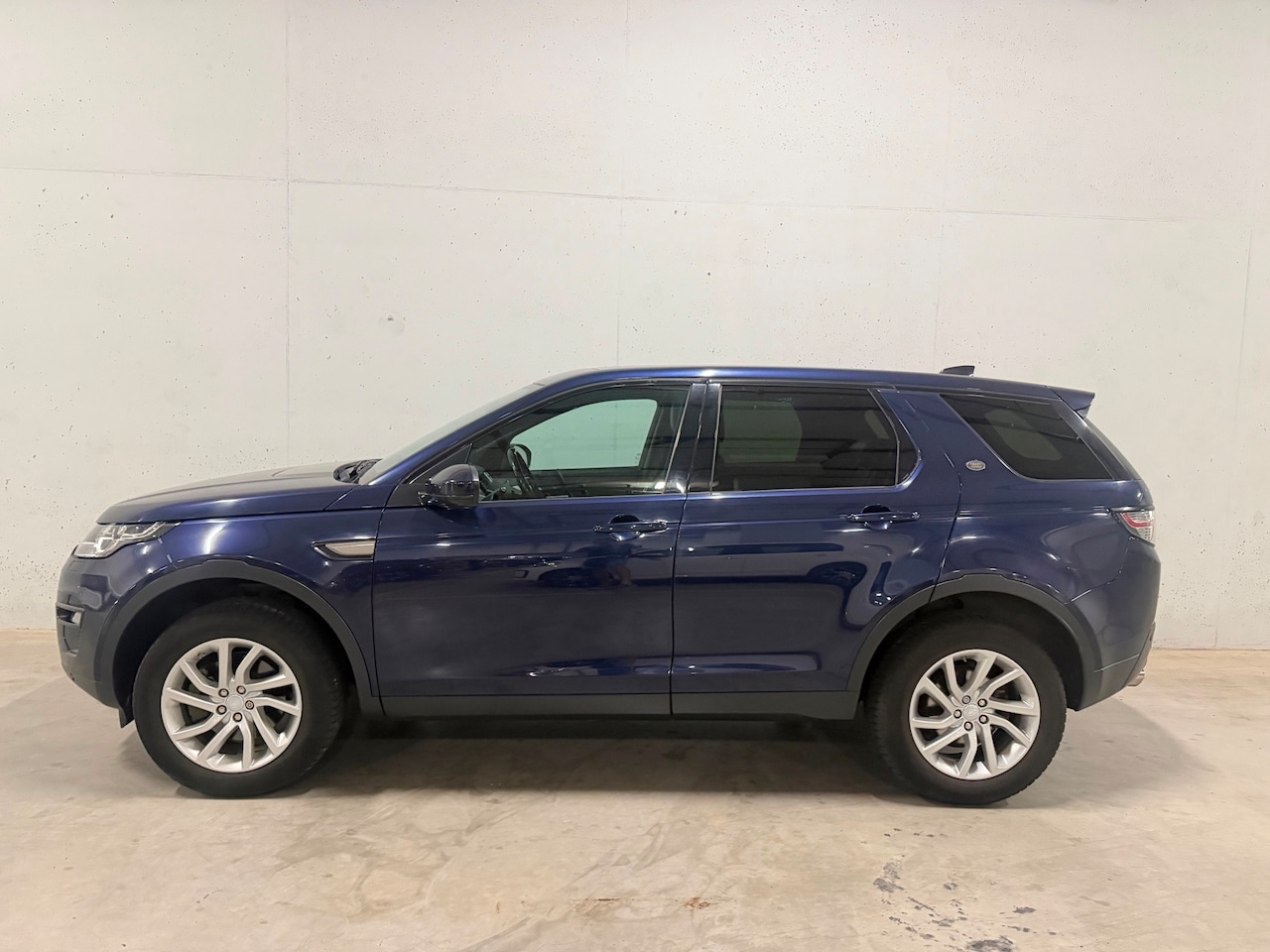 Land Rover Discovery Sport - 2.0 TD4 HSE Pano Automaat Leer Camera Meridian - AutoWereld.nl