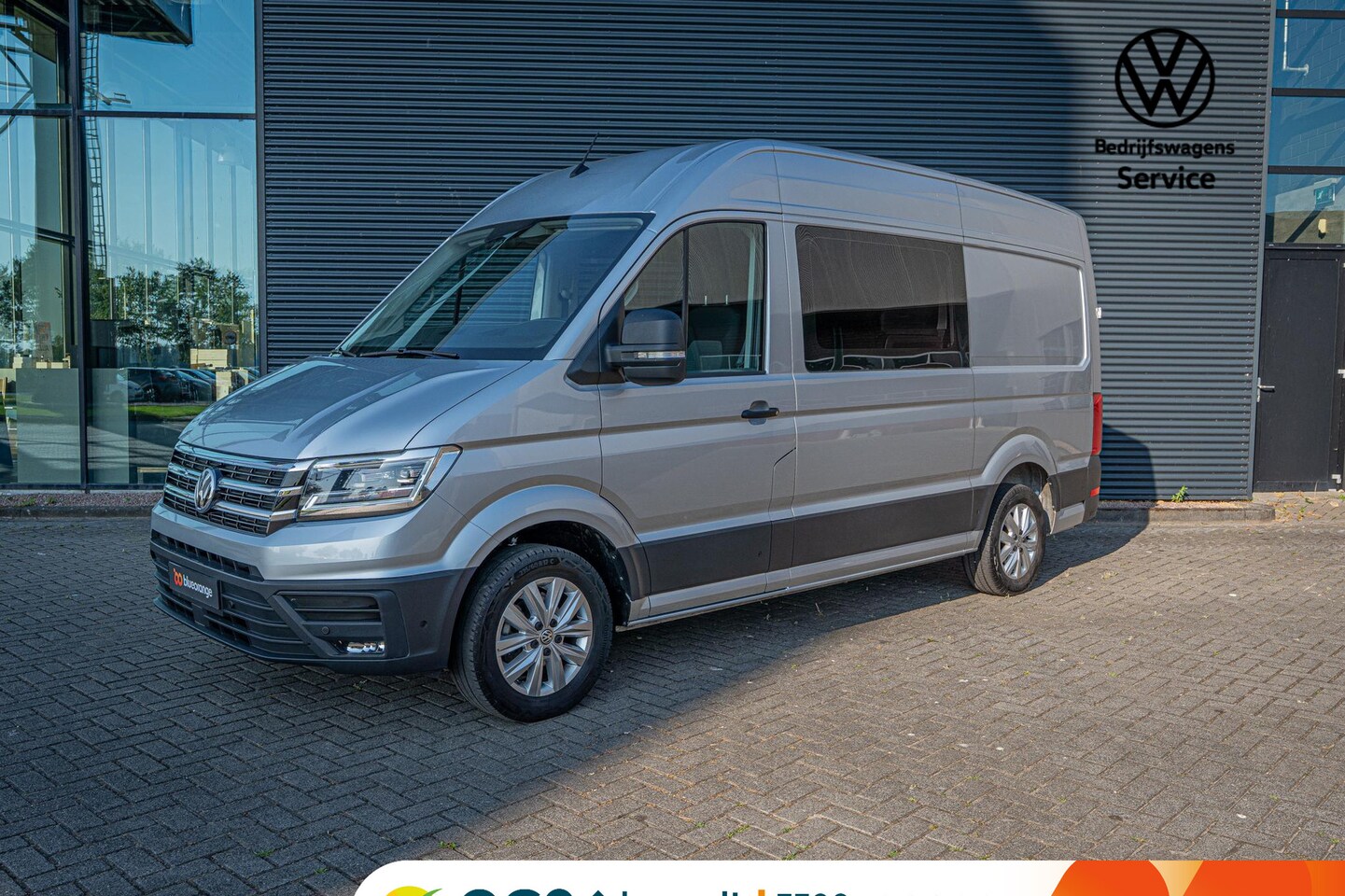 Volkswagen Crafter - 35 2.0 TDI L3H2 DC 140PK Aut8 Trekhaak, Achteruitrijcamera, Navi, 17" LM Velgen, Voorruitv - AutoWereld.nl