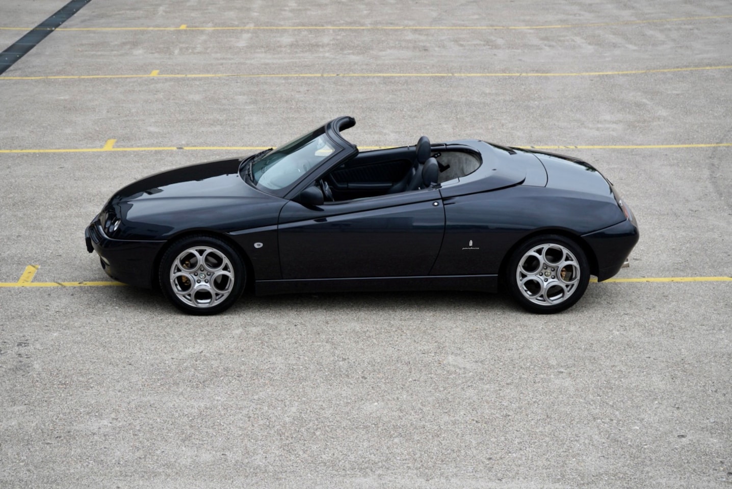 Alfa Romeo Spider - 2.0-16V T.Spark L - Lederen dashboard - AutoWereld.nl