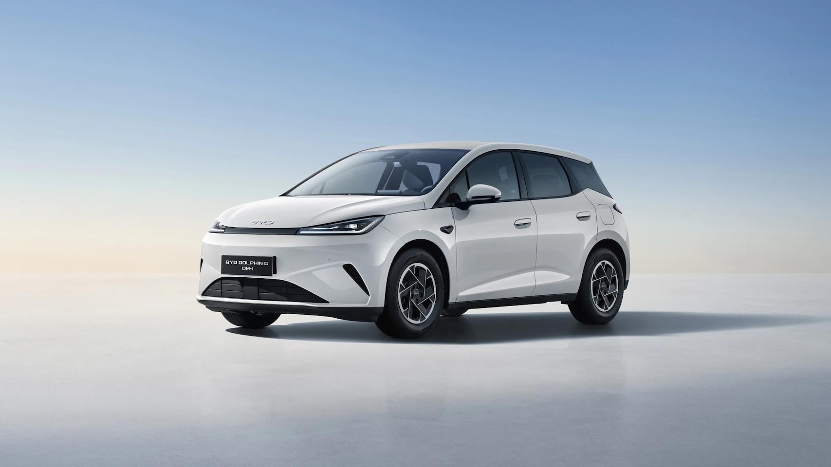 BYD Dolphin - G 1.5L DM-i Active 1020 km gecombineerd bereik | 16 inch lichtmetalen velgen | Android aut - AutoWereld.nl
