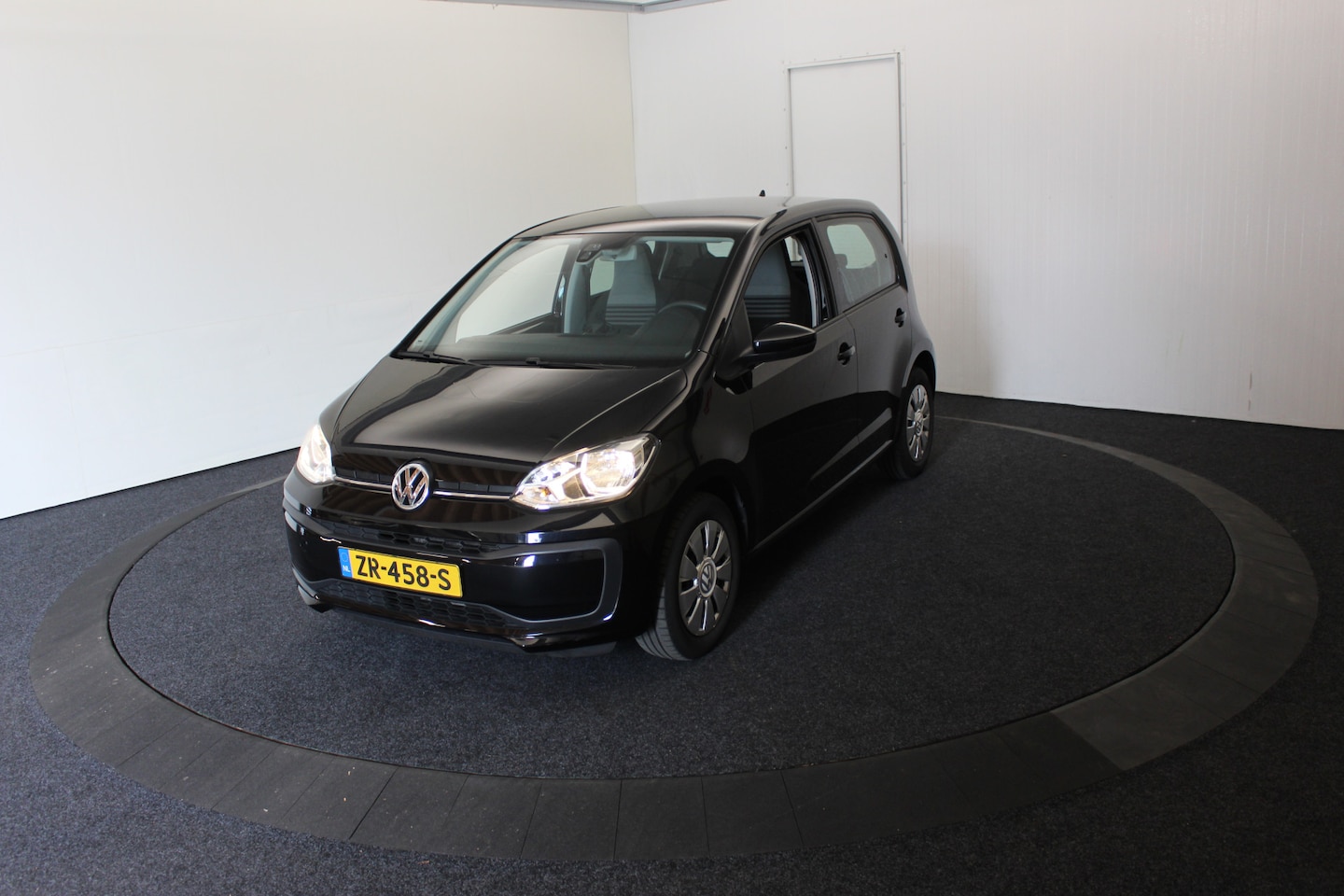 Volkswagen Up! - 1.0 BMT move up Executive - AutoWereld.nl