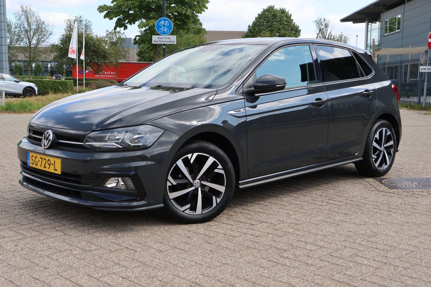 Volkswagen Polo - 1.0 TSI R-Line | 5-deurs | 2018 | 108.000 km | Achteruitrijcamera - AutoWereld.nl