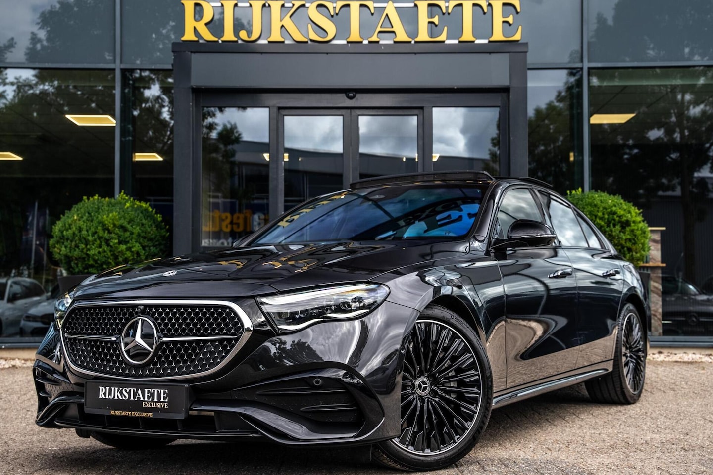 Mercedes-Benz E-klasse - 300e AMG Line|PANO|BURMESTER|MEMORY|ACC|20 - AutoWereld.nl