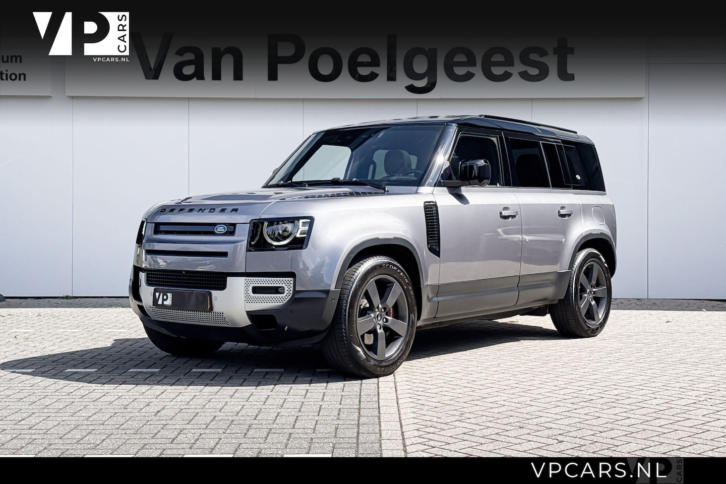 Land Rover Defender 110 - 2.0 P400e 110 X-Dynamic HSE Panoramadak | Trekhaak - AutoWereld.nl