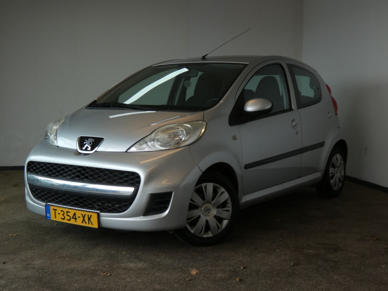 Peugeot 107 - 1.0-12V XR 1.0-12V XR - AutoWereld.nl