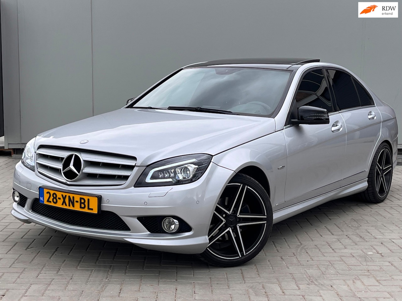 Mercedes-Benz C-klasse - 200 K AMG LINE PANO FULL OPTION FACELIFT LIGHTS ZEER NETJES APK NIEUW - AutoWereld.nl