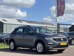 Volkswagen T-Roc - 1.5TSI Style acc trekhaak pdc apple carplay
