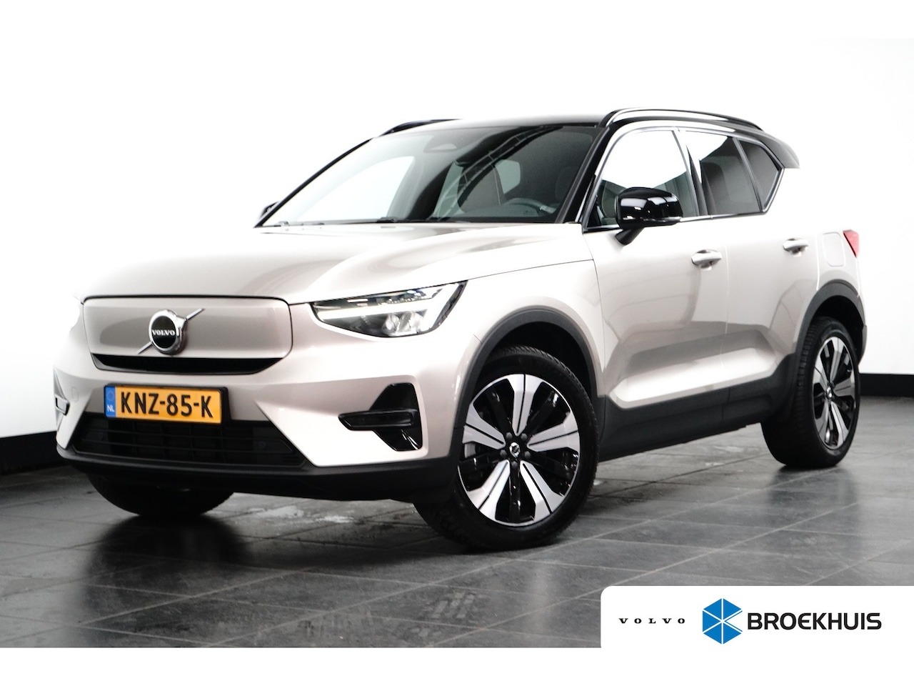 Volvo XC40 - | 19" 5-spaaks Black/DC | 4 seizoenen banden | 5-Sitzer - AutoWereld.nl