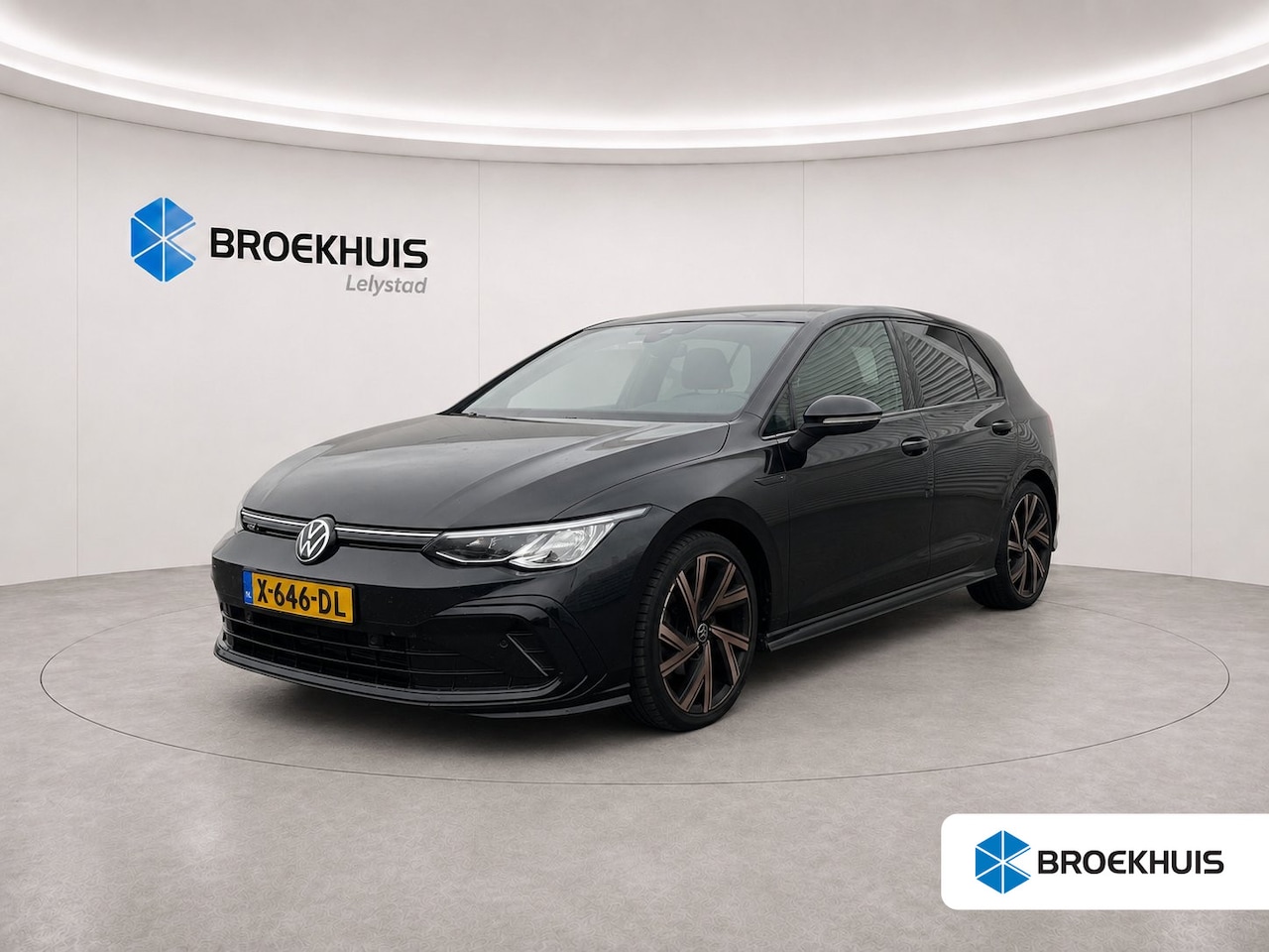 Volkswagen Golf - 1.5 eTSI 150PK R-LINE BUSINESS AUTOMAAT NAVI / LEDER / CLIMA / FULL-LED / 18" LMV / WINTER - AutoWereld.nl