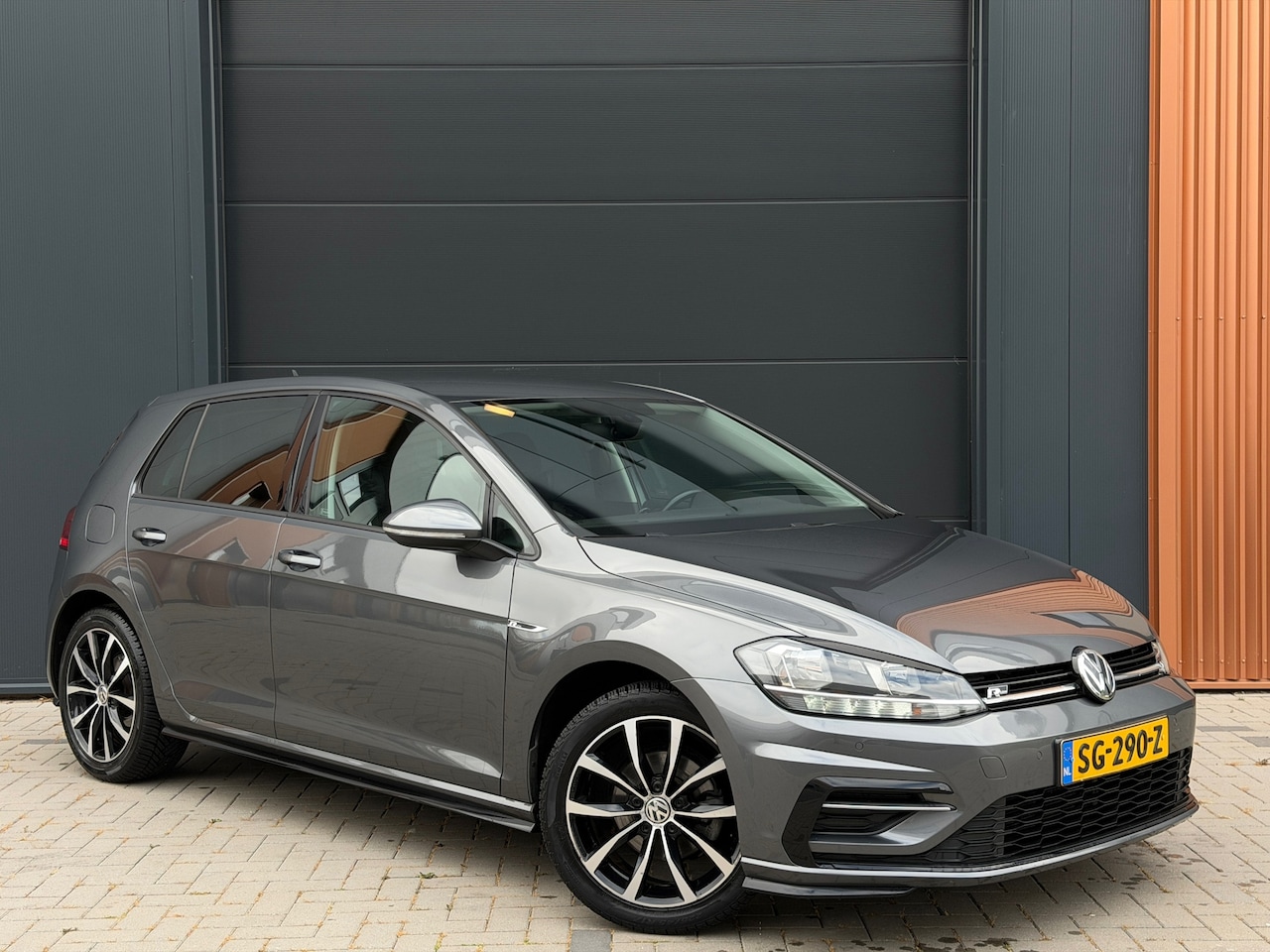 Volkswagen Golf - 1.0 TSI Comfortline Business R-Line|Massagestoelen|CarPlay|Navi|Stoelverwarming|ACC|Parkee - AutoWereld.nl