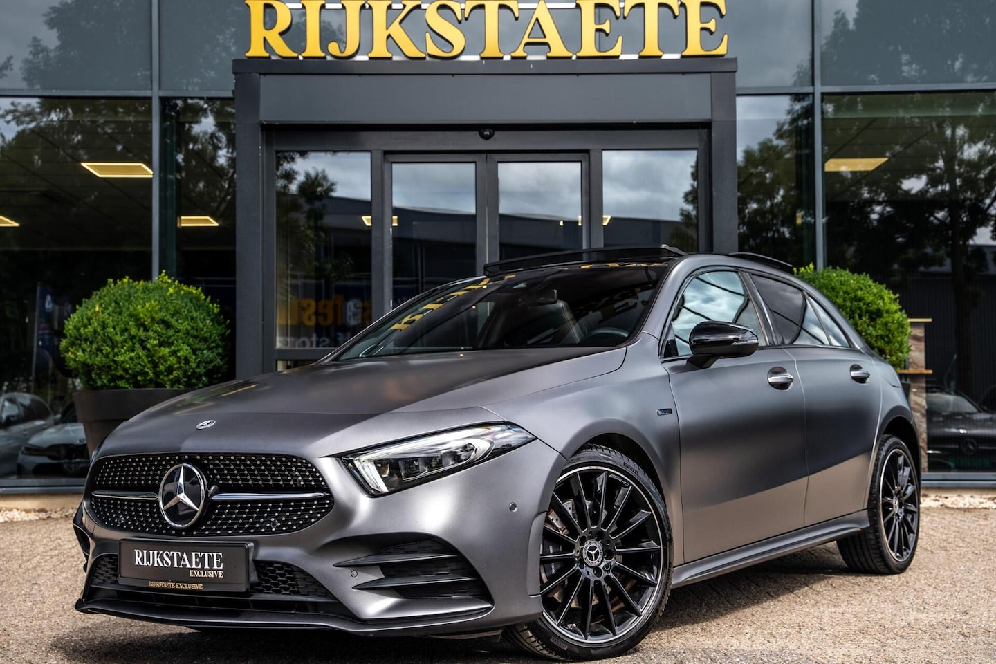 Mercedes-Benz A-klasse - 250 e Premium Plus|PANO|MEMORY|CAMERA|19'' - AutoWereld.nl