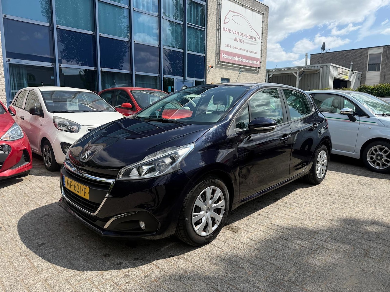 Peugeot 208 - 1.2 PureTech Blue Lion 1.2 PureTech Blue Lion 5-drs, Navi, Airco, APK 07/27 - AutoWereld.nl
