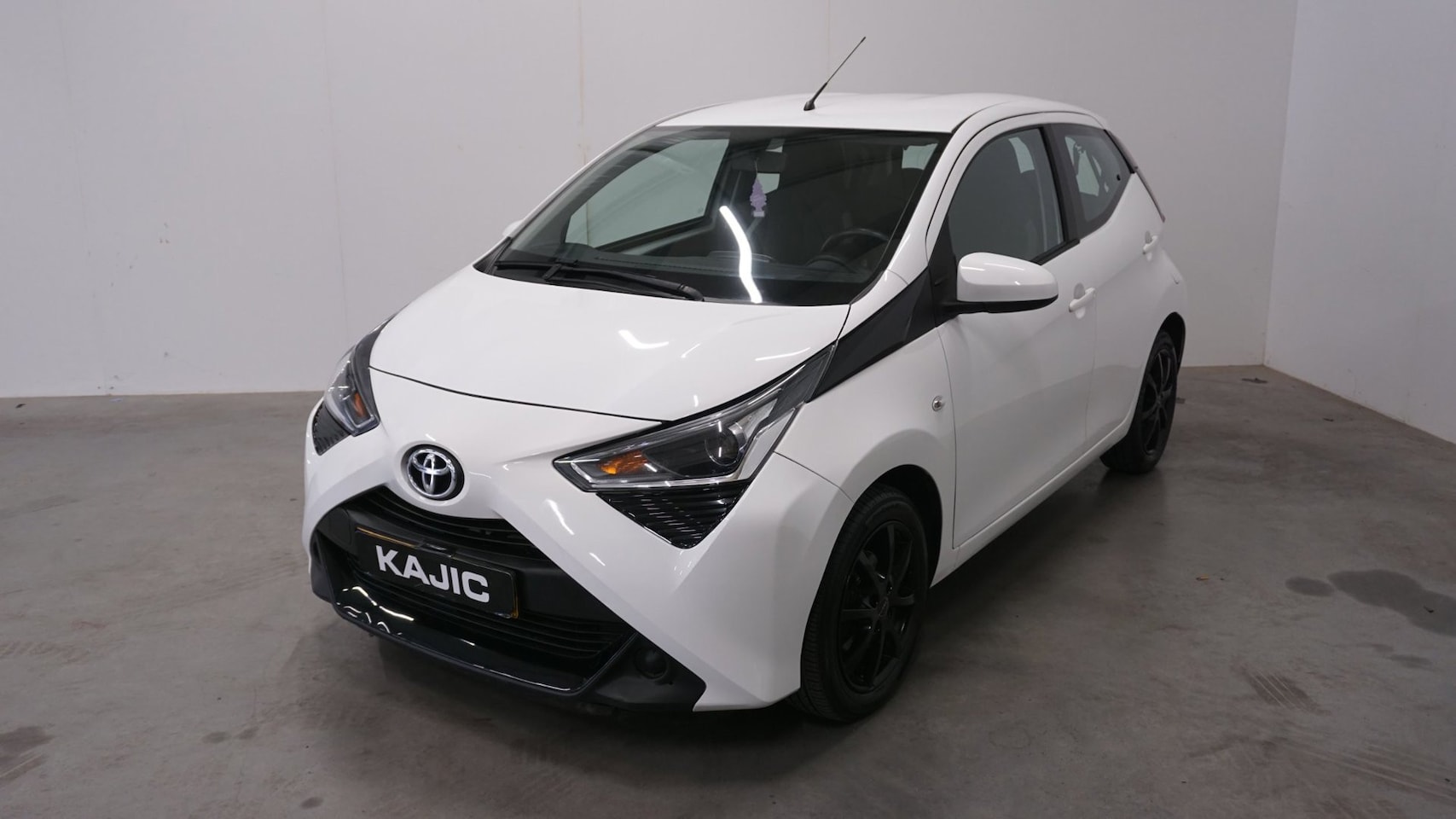 Toyota Aygo - 1.0 VVT-i x-play 1.0 VVT-i x-play - AutoWereld.nl