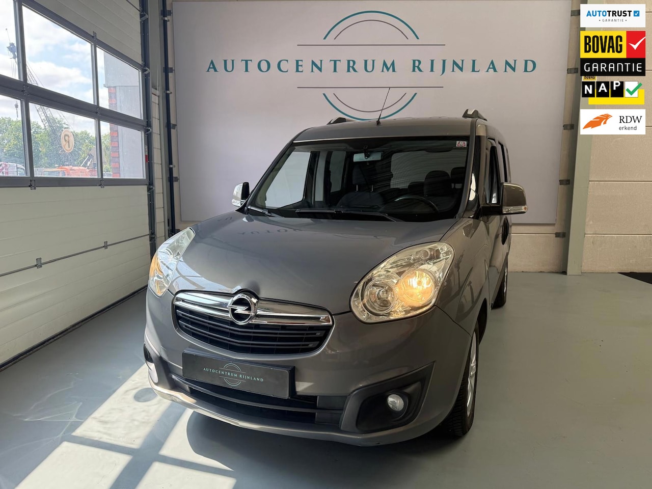 Opel Combo Tour - 1.4 L1H1 ecoFLEX Cosmo Airco, Cruise Control, Parkeer Sensoren - AutoWereld.nl