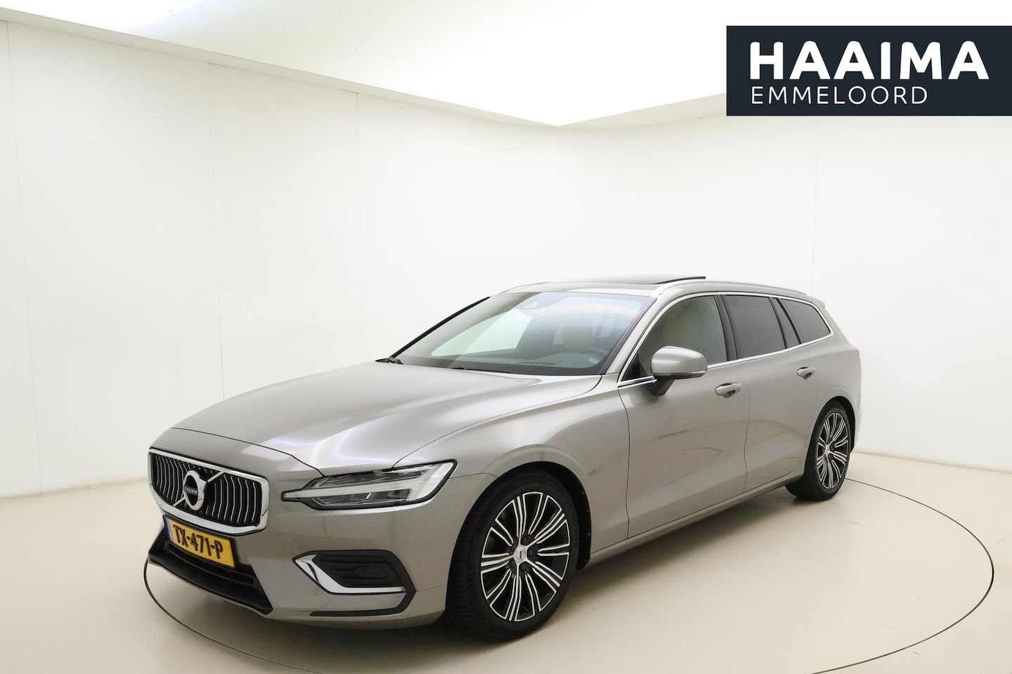 Volvo V60 - 2.0 T5 Inscription | Apple carplay/Android auto | Trekhaak | HUD | Parkeercamera | Climate - AutoWereld.nl