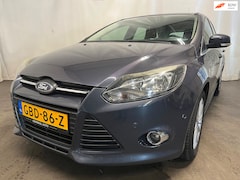 Ford Focus Wagon - 1.0 EcoBoost Titanium - Lekke Koppakking - Schade