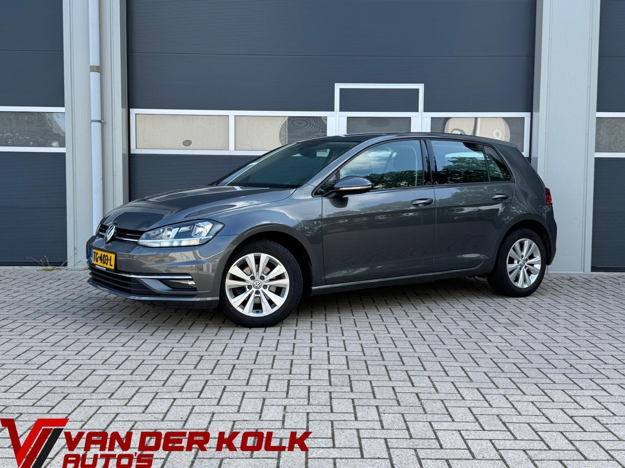 Volkswagen Golf - 1.0 TSI Comfortline | LED | Camera | CarPlay | Adaptive Cruise | Navigatie | Climate | Sto - AutoWereld.nl