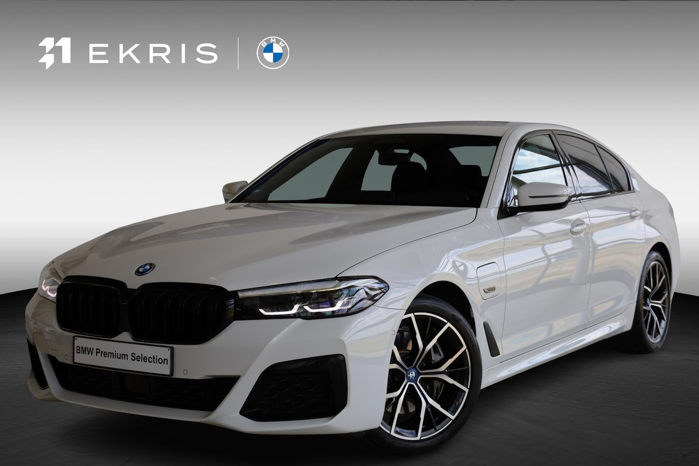 BMW 5-serie - Sedan 545e xDrive High Executive | M Sportpakket | Adaptieve Cruise Control | Stuurwiel ve - AutoWereld.nl
