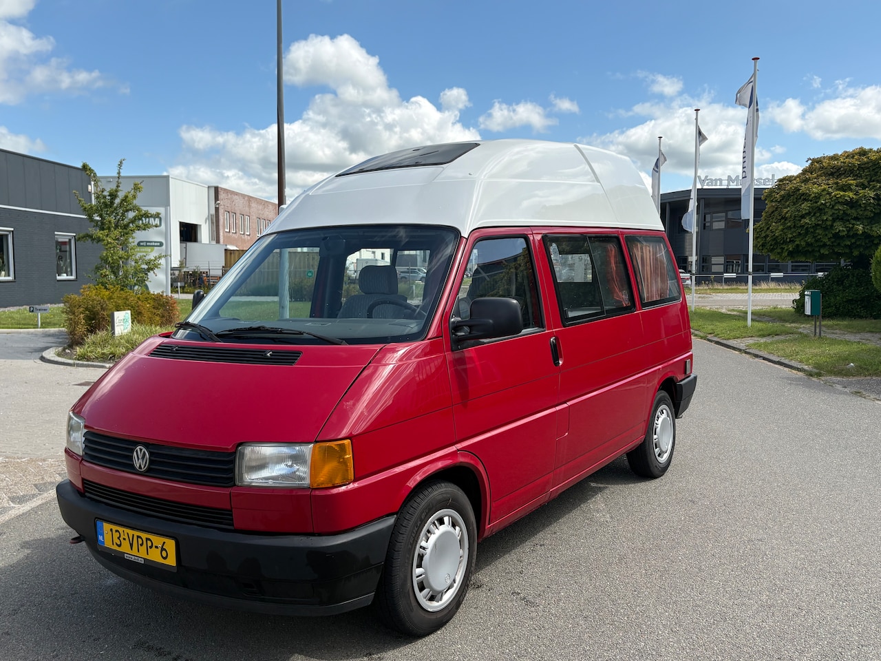 Volkswagen Transporter California - Kampeerauto - AutoWereld.nl