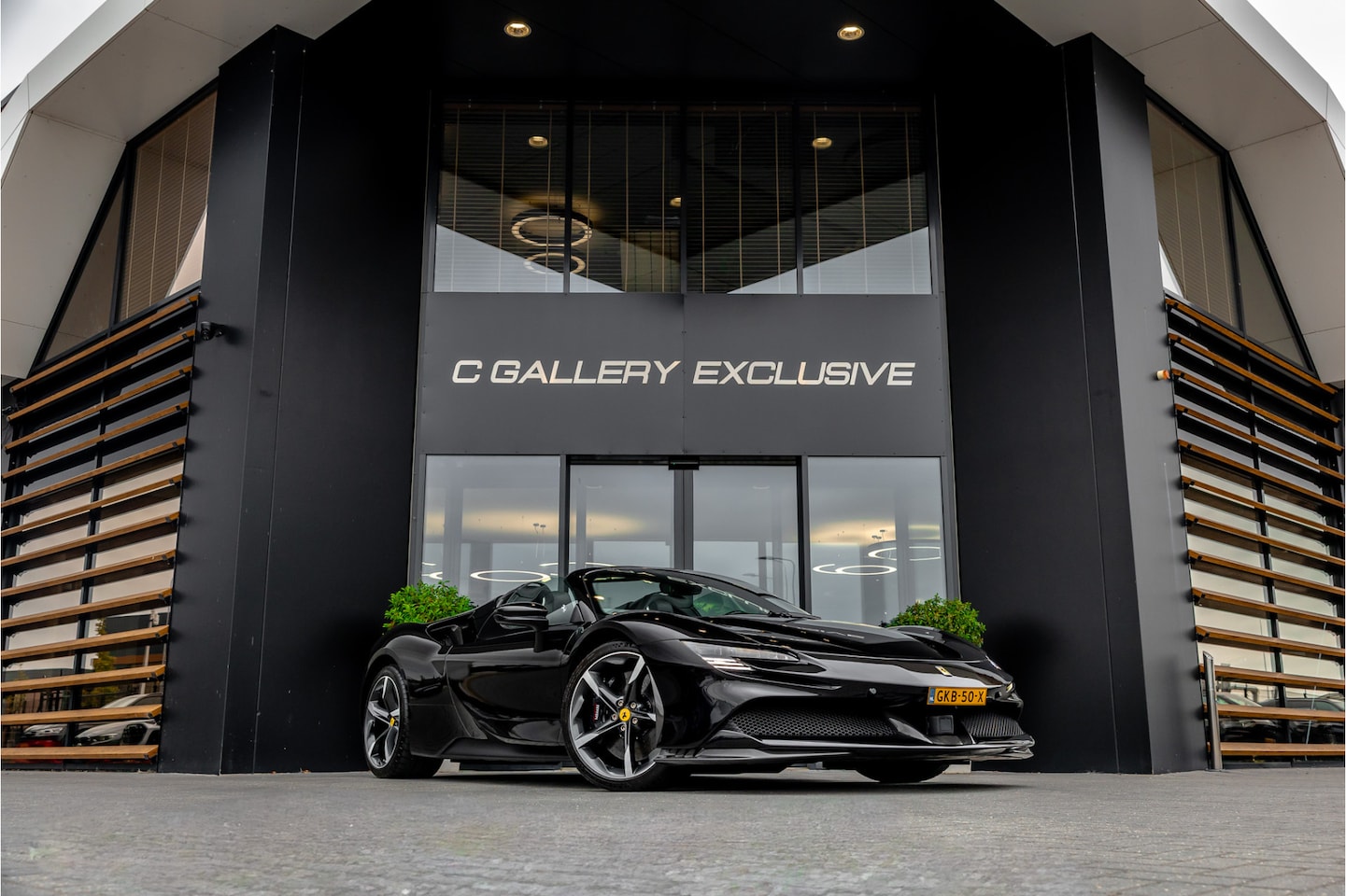 Ferrari SF90 Spider - 4.0 V8 - Nieuwe Auto | Origineel NL | Lift | Full Carbon | Nero Daytona - AutoWereld.nl