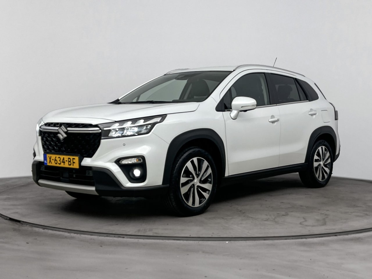 Suzuki S-Cross - 1.5 Hybrid Style Apple Carplay/Android Auto | Parkeersensoren | Keyless start - AutoWereld.nl