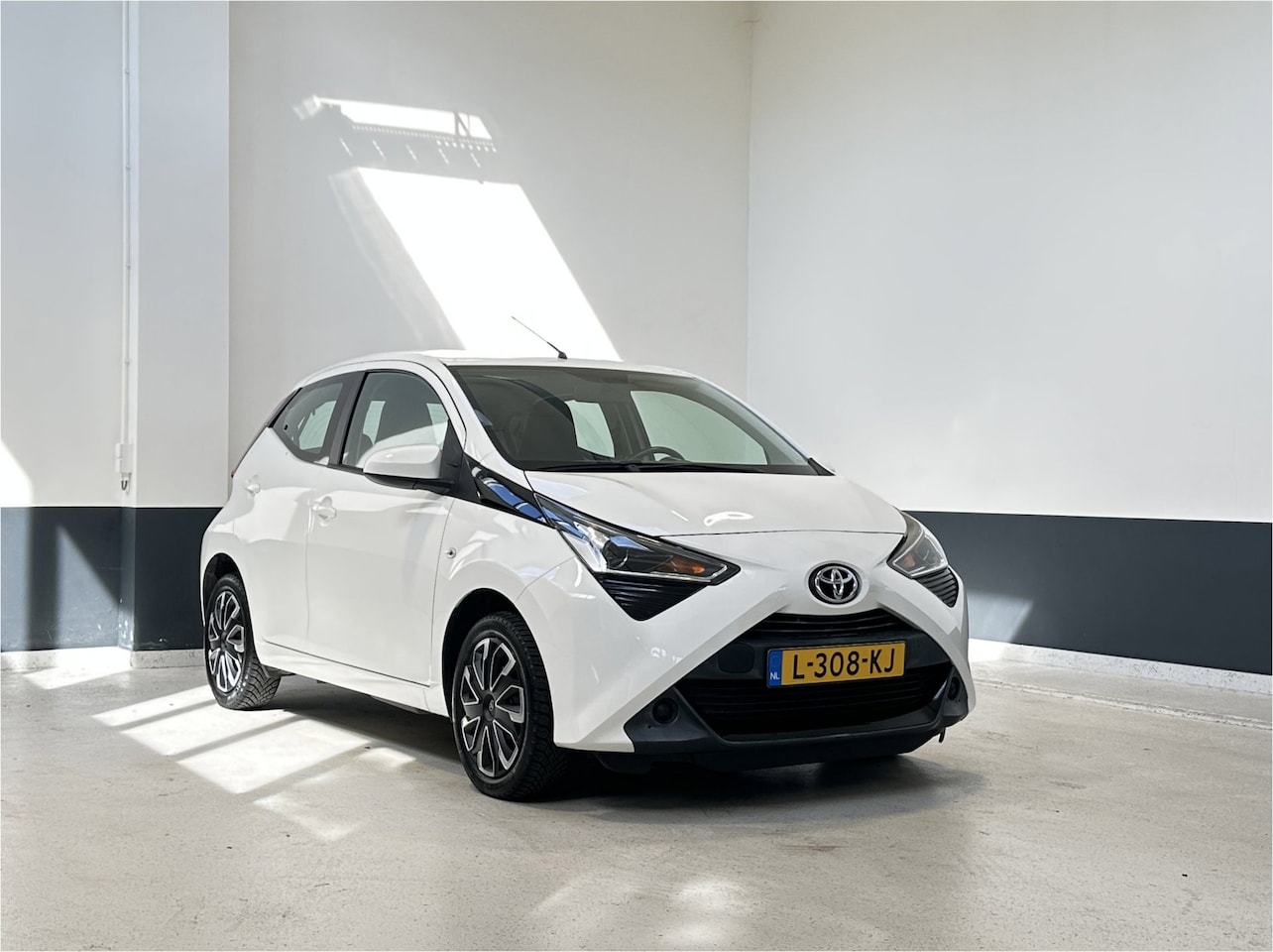Toyota Aygo - 1.0 VVT-i x-play limited | NL | Carplay/ Android Auto | Camera | 1 Eig | - AutoWereld.nl