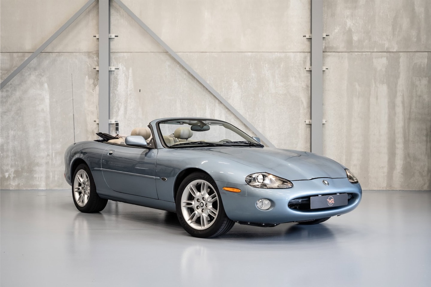 Jaguar XK8 - 4.0 V8 Convertible 4.0 V8 Convertible - AutoWereld.nl