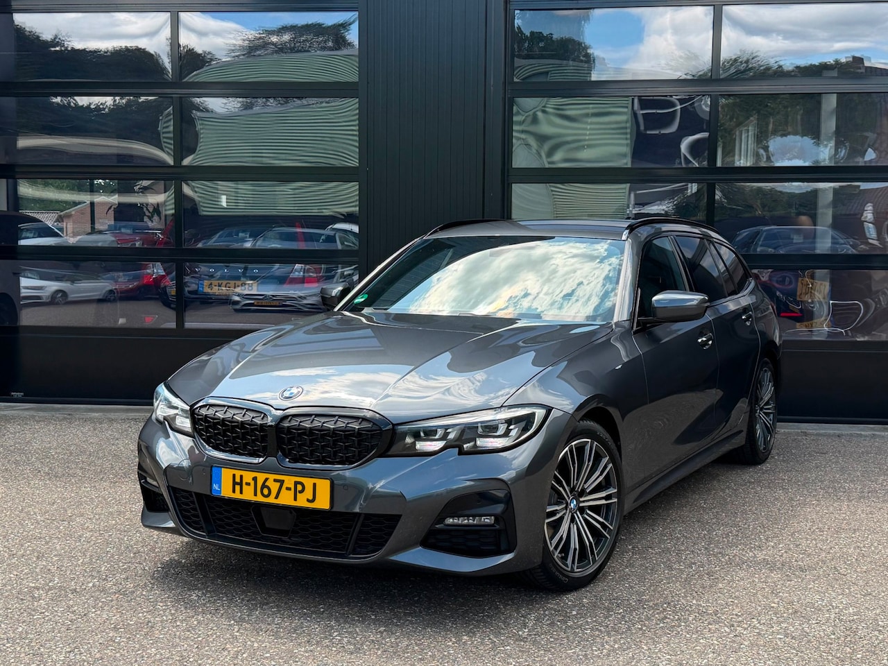 BMW 3-serie Touring - 318i M-Sport Edition Shadowline Trekhaak - AutoWereld.nl
