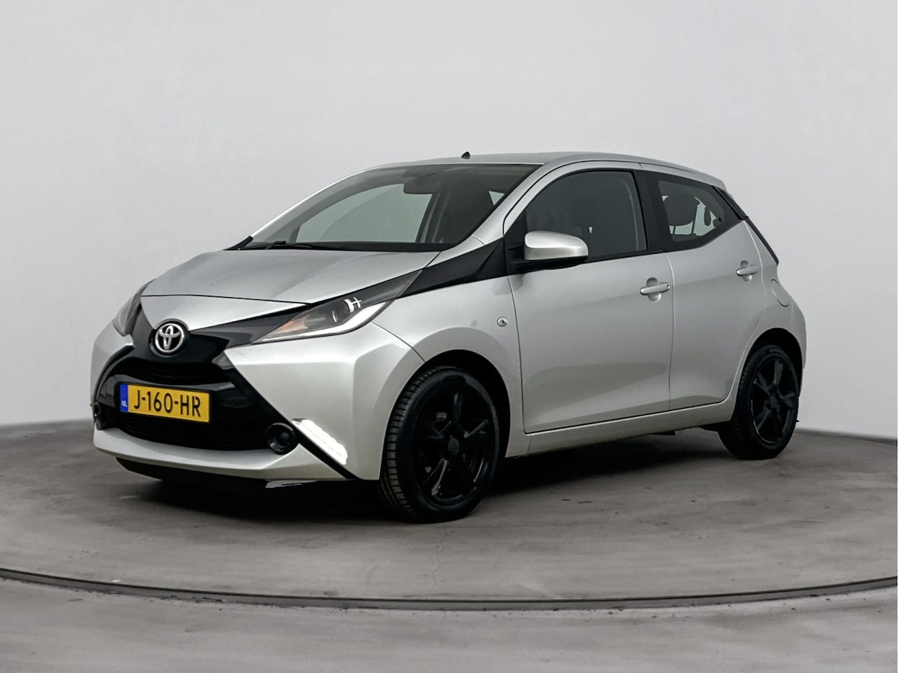 Toyota Aygo - 1.0 VVT-i x-play Limited Achteruitrijcamera | LED dagrijverlichting | Bluetooth - AutoWereld.nl