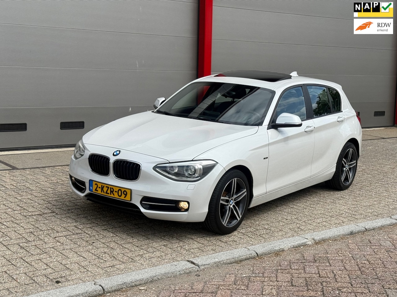 BMW 1-serie - 114i Business+ | dealeronderhouden | zeer lage km ! M-sport - AutoWereld.nl