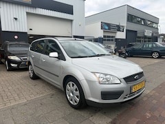 Ford Focus Wagon - 1.6-16V Trend